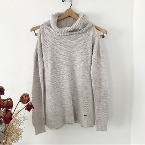 🍁🍂🍃 Hollister Turtle Neck Cold Shoulder Sweater